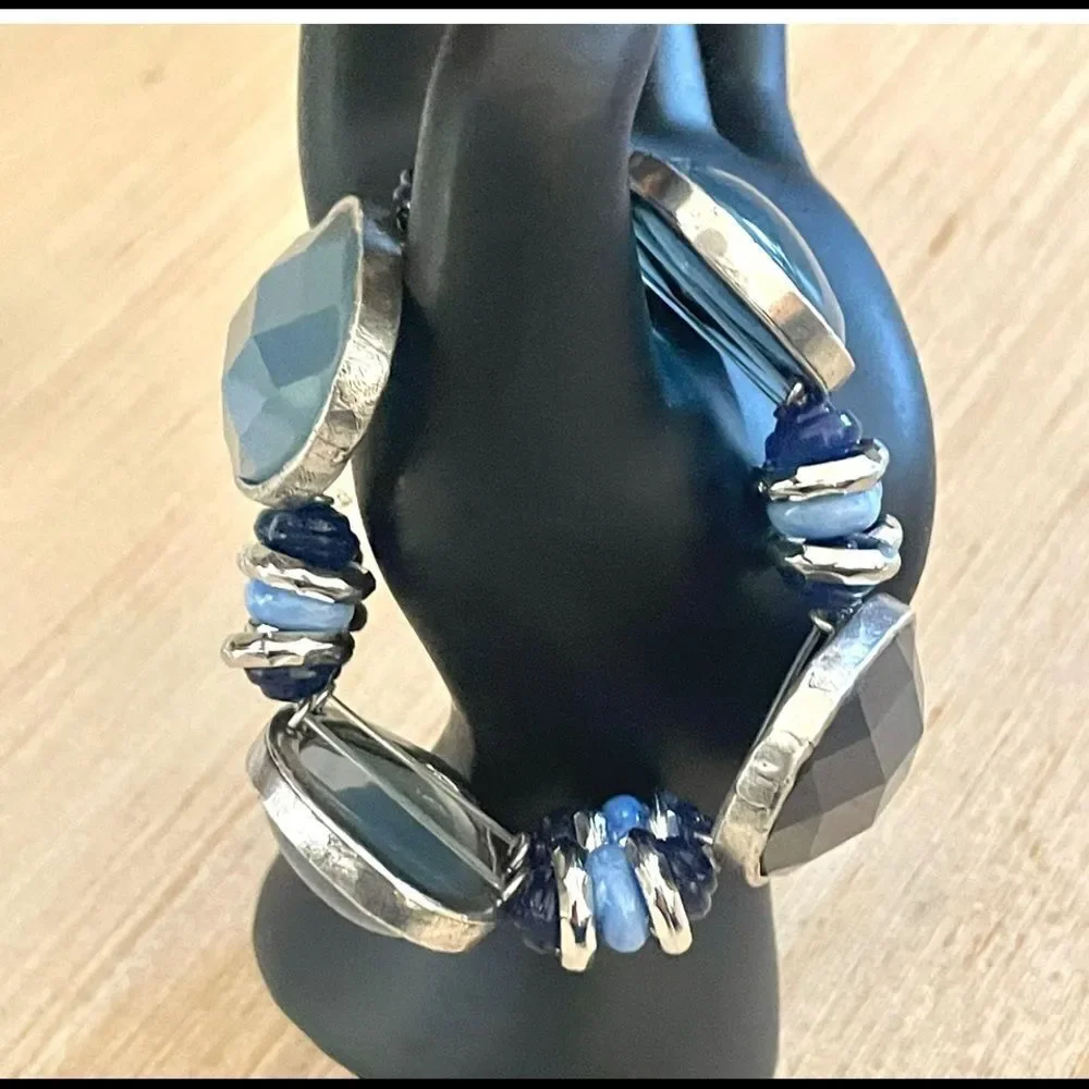 Blue beaded stretchy bracelet